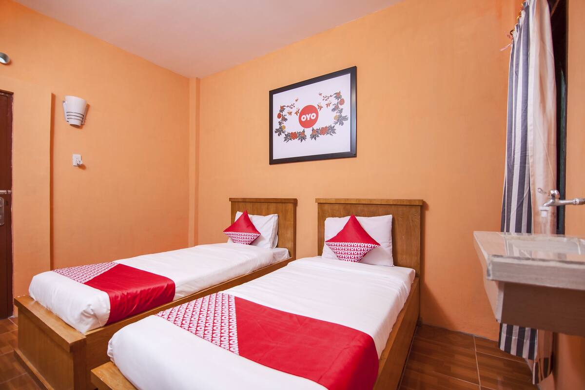 Standard Twin Room | Meja, Wi-fi percuma 