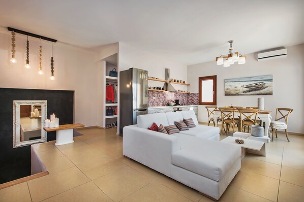 House | Living area | Flat-screen TV - Centro Houses (Santorini)
