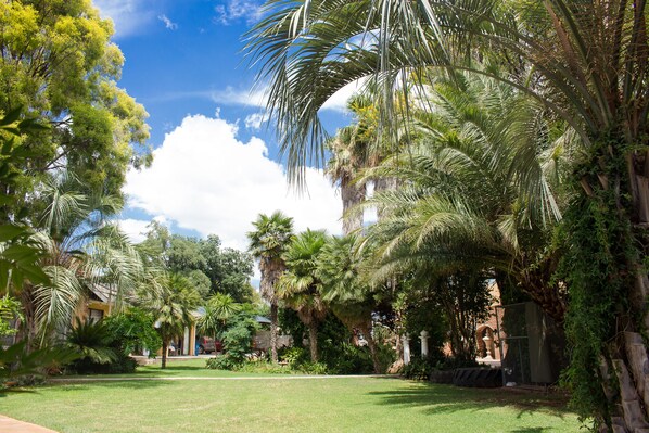 Garden - Gemstone Guest House (Klerksdorp)