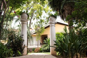 Exterior - Gemstone Guest House (Klerksdorp)