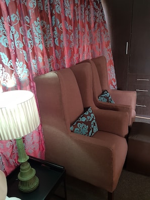 Habitación familiar, balcón | Servicio de la habitación