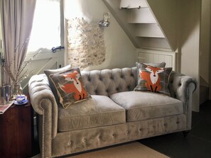 TV, fireplace - 1 bedroom accommodation in Hawkchurch, near Lyme Regis (Hawkchurch, near Lyme Regis)