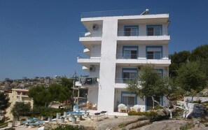 Front of property - Hakuna Matata Hostel (Sarandë)