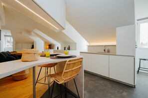 Réfrigérateur, micro-ondes, four, lave-vaisselle