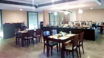 Daily buffet breakfast for a fee