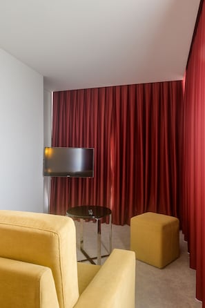 Familiekamer | 1 slaapkamer, een minibar, een kluis op de kamer, een bureau