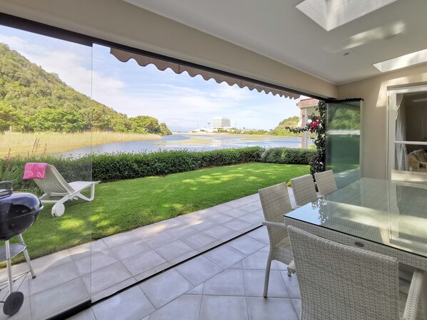 舒適聯排別墅, 4 間臥室, 河景 | 露台/庭院