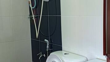 A bathroom with a toilet, bidet, and sink.