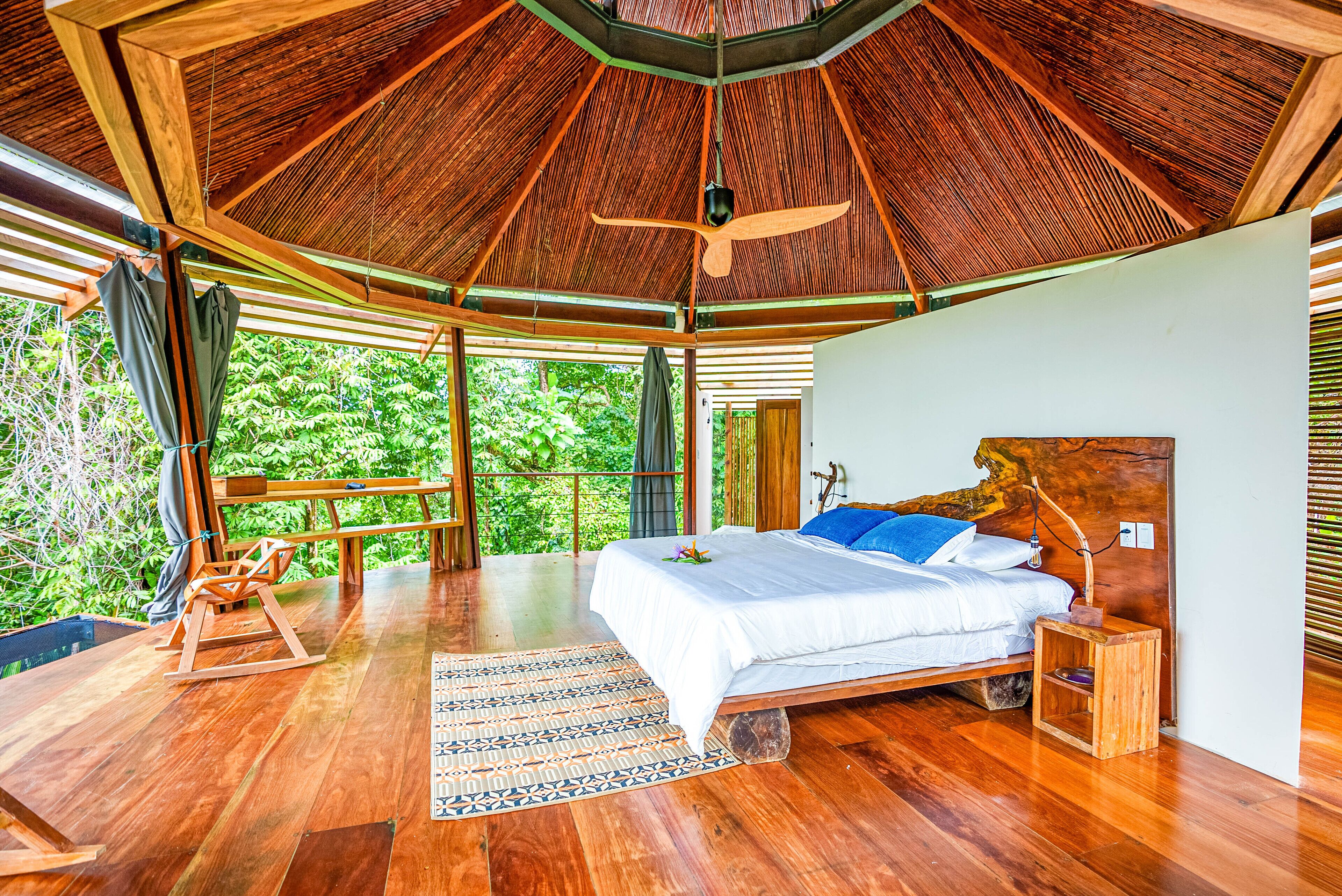 Rainforest King Bungalow | Luxe beddengoed, individueel gedecoreerd, individueel gemeubileerd