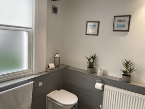 Bathtub, hair dryer, towels, toilet paper