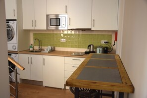 Comfort Apartment, 1 Bedroom (B) | Private kitchen | Fridge, microwave, stovetop, espresso maker - With You Suites (Lisbon)