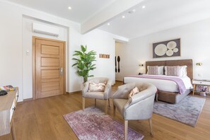 Comfort Apartment, 1 Bedroom (A) | 1 bedroom, in-room safe, blackout drapes, iron/ironing board - With You Suites (Lisbon)