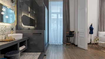 Separate tub and shower, rainfall showerhead, free toiletries