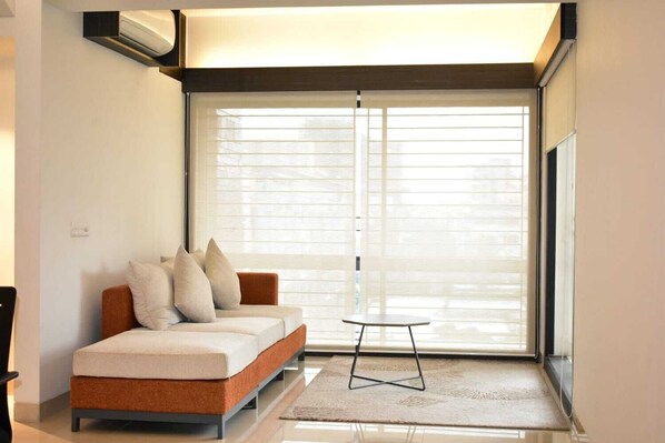 32-inch LED TV with cable channels, TV