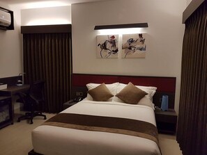 Minibar, in-room safe, desk, laptop workspace