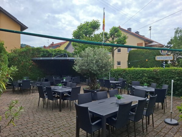 Terrace/patio - Gasthaus Pension Zur Bergstraße (Hirschberg)