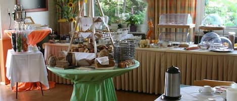 Colazione a buffet inclusa, servita tutte le mattine