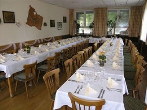 Dining - Gasthaus Pension Zur Bergstraße (Hirschberg)