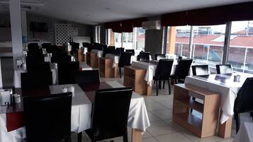 Bao gồm bữa sáng buffet hàng ngày