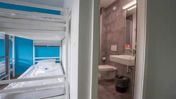 Economy-Vierbettzimmer, eigenes Bad | Badezimmer