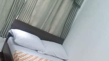 Single Room | Desk, iron/ironing board, cots/infant beds, bed sheets
