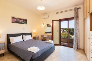 3 bedrooms, in-room safe, individually decorated, individually furnished - Greenland Villa (Mylopotamos)