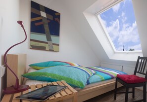 Apartment | Living area | 100-cm flat-screen TV with satellite channels, LCD TV - Apartment11 Thüringer (Cologne)