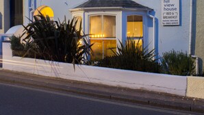 A two-story building with a sign indicating it is a bed and breakfast. - Hill View House (Dartmouth)