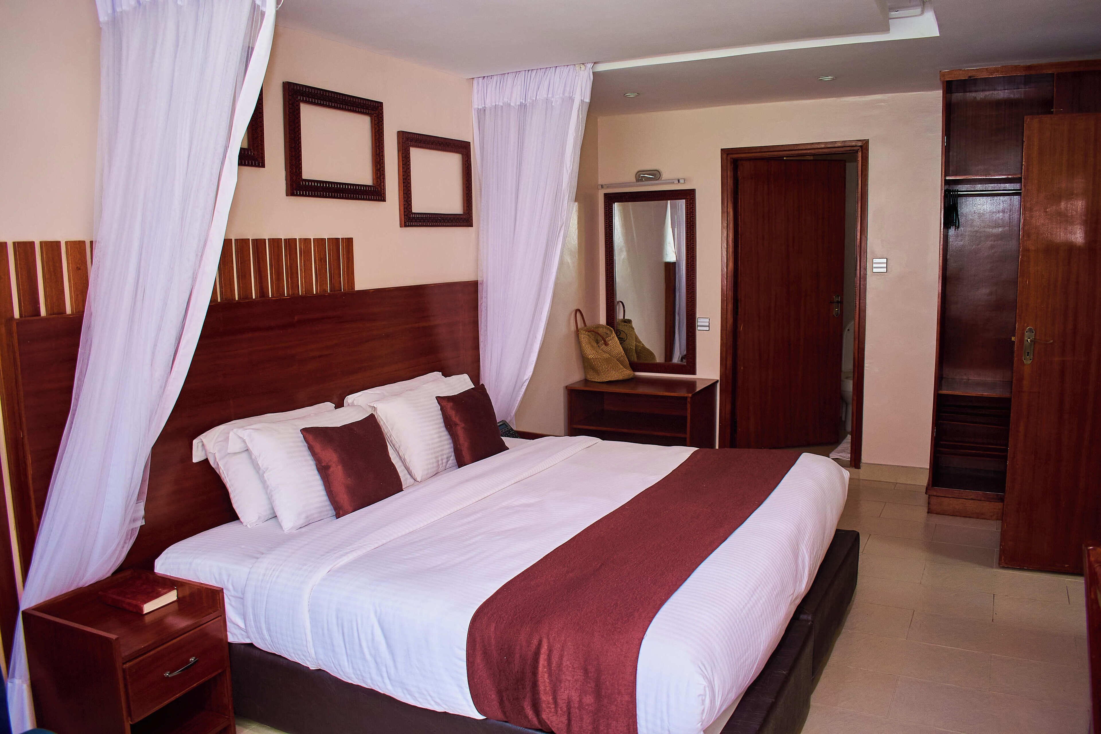 Suite | Premium bedding, desk, soundproofing, iron/ironing board