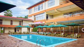 Outdoor pool, pool umbrellas, sun loungers