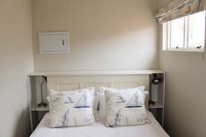 Basic Studio | Iron/ironing board, bed sheets - Beau Rivage Studio 112 (Plettenberg Bay)