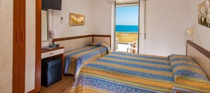 Chambre Supérieure, 1 grand lit, balcon, vue mer