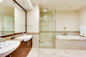 Family Apartment, City View | Bathroom - Fairmont North Luxury 2 BR Apt Palm (Dubai)