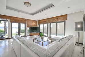 Luxury Villa, Beach View | Living room - Luxury Albergo Villa El Trio For Ten (Dubai)
