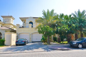 Exterior detail - Luxury Albergo Villa El Trio For Ten (Dubai)
