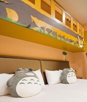 Caja de seguridad en la habitación y cortinas blackout