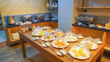 Daily local cuisine breakfast for a fee