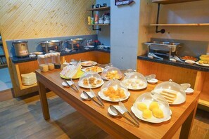 Bữa sáng đặc sản địa phương hàng ngày (200 TWD/mỗi người)