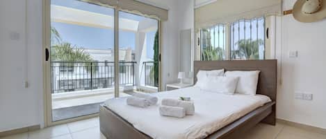 Villa | Iron/ironing board, free cots/infant beds, free WiFi, bed sheets