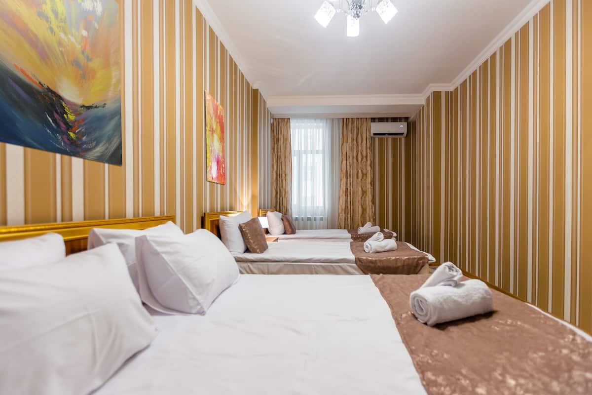 Egyptian cotton sheets, premium bedding, in-room safe, desk
