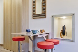 Dining - GuestHost - Elegant penthouse studio of 25 square meters located in the heart of Turin, in a pedestrian area full of places to discover, museums, pleasant squares, cafes, restaurants and shops. Piazza Castello is 5 minutes, Porta Susa station 10-15 minut (Torino)