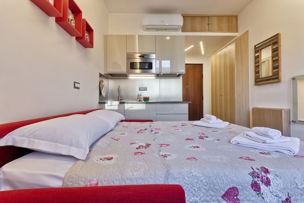 Iron/ironing board, WiFi