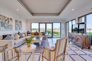 Luxury Villa, Beach View | Living area | Flat-screen TV - Six BDR Villa Palm Tropic Palm Jumeirah (Dubai)