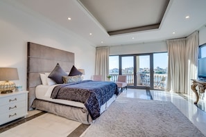 Luxury-Villa, Strandblick | Zimmersafe, Verdunkelungsvorhänge, schallisolierte Zimmer