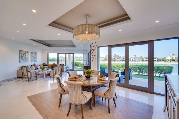 Dining - Six BDR Villa Palm Tropic Palm Jumeirah (Dubai)
