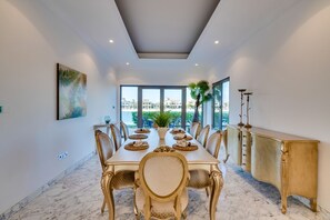 Luxury Villa, Beach View | In-room dining - Six BDR Villa Palm Tropic Palm Jumeirah (Dubai)