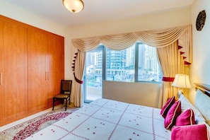 In-room safe, iron/ironing board, free WiFi, bed sheets - Heart of Dubai Marina- Two BDR Apartment (Dubai)