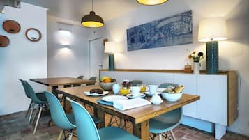 فطور أوروبي مجانًا يوميًا