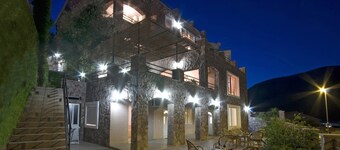 Contessa Apartments