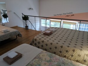Dúplex exclusivo, vista a la ciudad | Insonorización, tabla de planchar con plancha y wifi gratis 